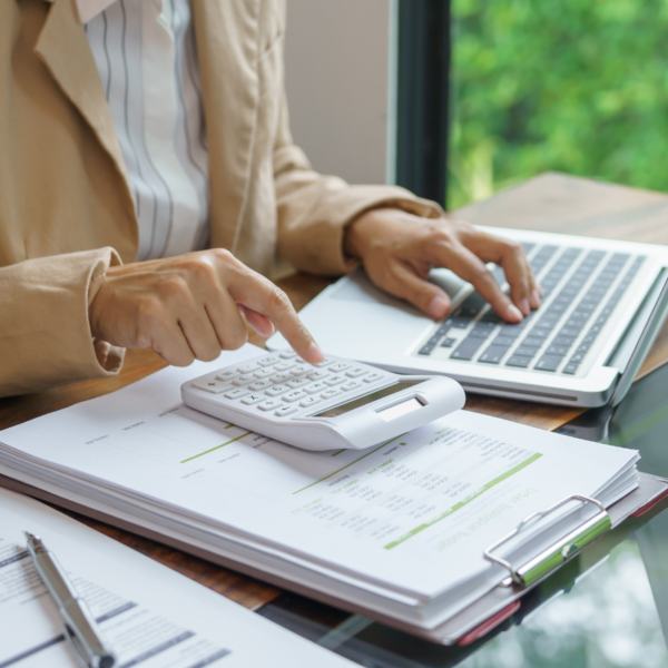 La-tua-sicurezza-finanziaria-parte-dalla-conoscenza-600x600 Assicurazioni e finanza: guida all’educazione finanziaria